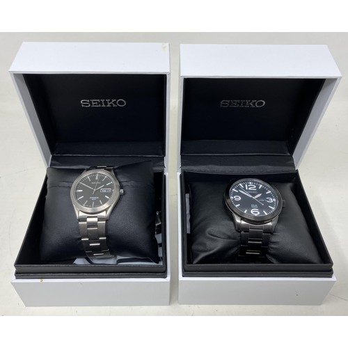 59 - A gentleman's stainless steel Seiko Solar 100m wristwatch, boxed, with certificate, guarantee, instr... 