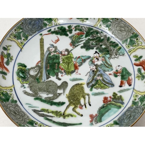 1520 - A Chinese famille verte plate, six character mark to base, 22 cm diameter