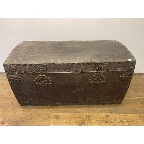 1923 - A leather studded trunk, with metal mounts, 125 cm wide