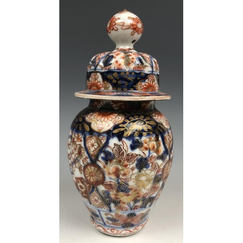 1592 - A Chinese blue and white vase, four character mark to base, 20 cm high, a blanc de chine figure, and... 