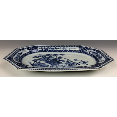 1580 - A pair of Chinese blue and white hexagonal plates, decorated flowers, 28 cm wide