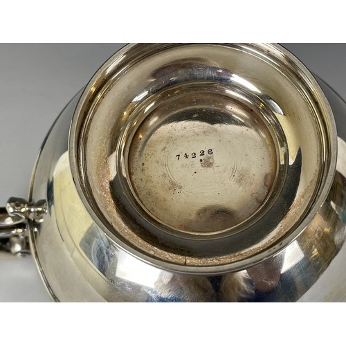 653 - An Edward VII silver trophy cup, inscribed Mr W M Brewer, Snooker Handicap 1921, London 1902, on an ... 