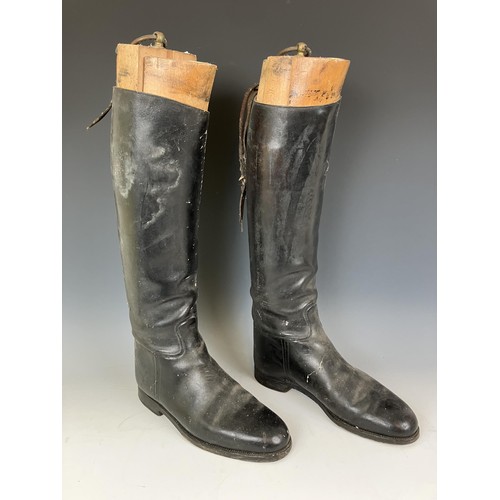 675 - A pair of vintage leather riding boots, with trees, and three Snaffles hunting prints, Hogany Tops, ... 