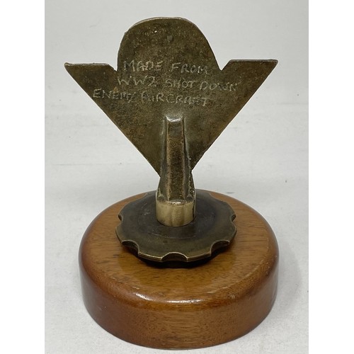 266 - A Winston Churchill ‘V for Victory’ car mascot , rare version in bronze, 1940s differing from the us... 