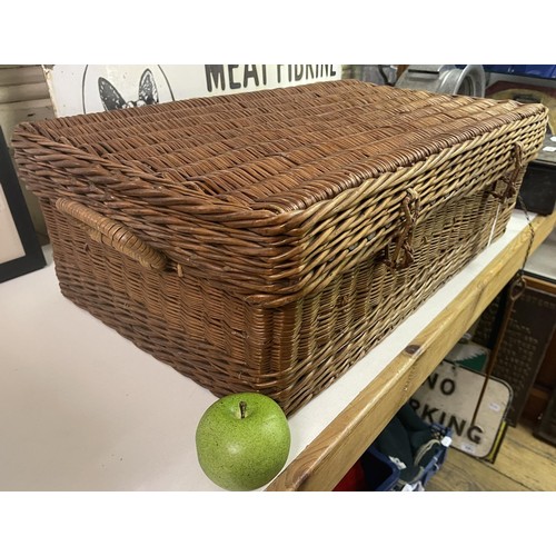 321 - A good Scott & Sons 1920s wicker cased picnic set, complete with a set of six Bisto white bone c... 