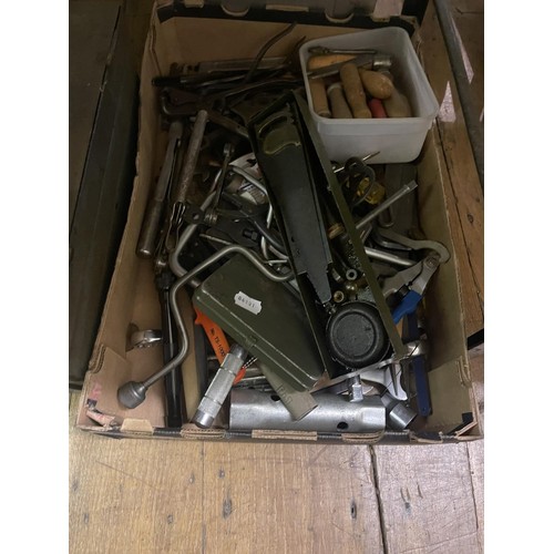 359 - A large gorup of workshop and other tools (6 boxes and a tool box)