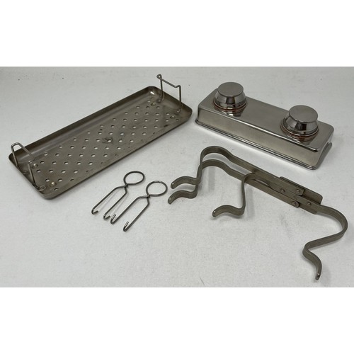 284 - An MOD issue campaign type set, comprising a rectangular pan, lid, twin burners and a stand, with MO... 