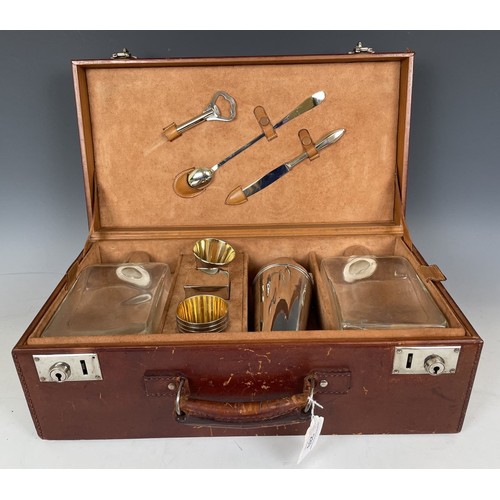 289 - A rare German 1920s four person cocktail or drinks set, the leather case opens to reveal a fully fit... 