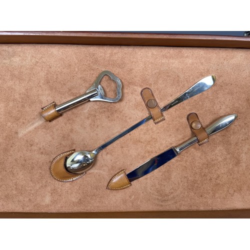 289 - A rare German 1920s four person cocktail or drinks set, the leather case opens to reveal a fully fit... 