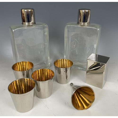 289 - A rare German 1920s four person cocktail or drinks set, the leather case opens to reveal a fully fit... 