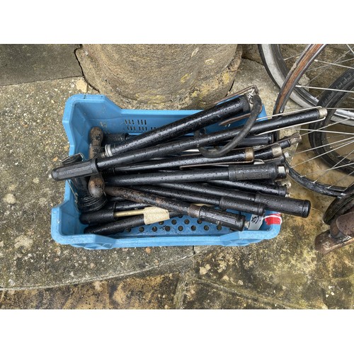 407 - Assorted bicycle wheels, tyres, pumps and items (qty)