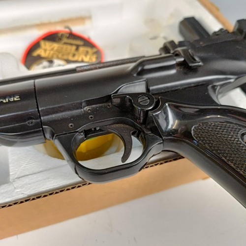 657A - A Webley Hurricane air pistol, boxed