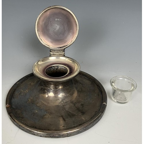 1803 - A George V silver capstan inkwell, and assorted silver plate (box)