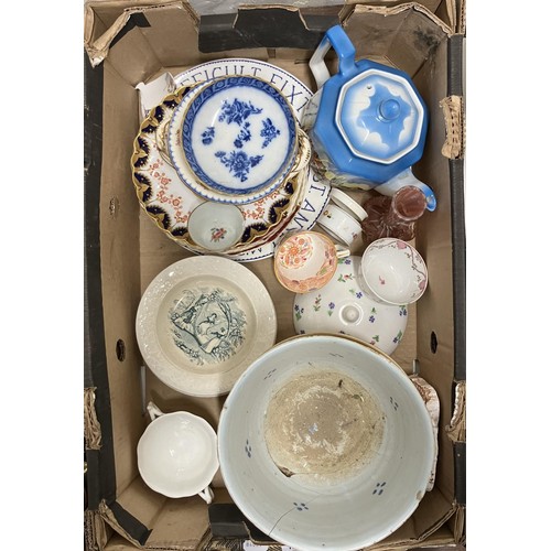 1804 - A 19th century tea bowl and saucer, and assorted other ceramics (box)