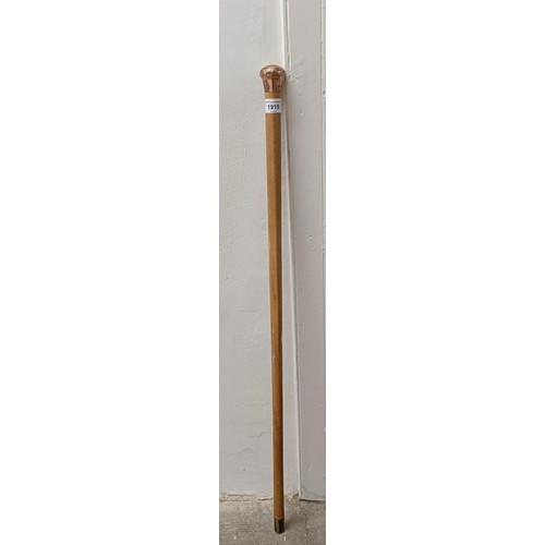 1919 - A walking stick, with a 9ct gold mount, 92 cm