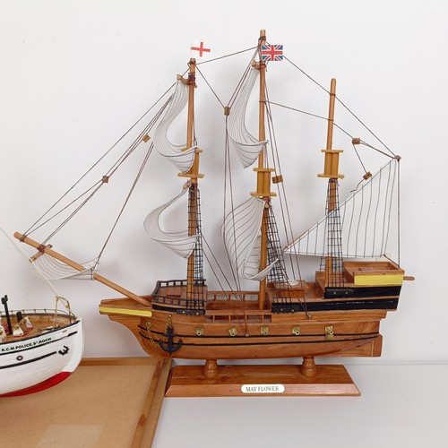 305 - A model of R.C.M. Police St Roch, 45 cm long and another ship (2)