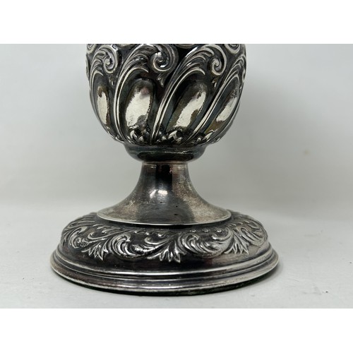 22 - An Edward VII silver vase, Sheffield 1901, base filled, all in 13.2 ozt, 18 cm high