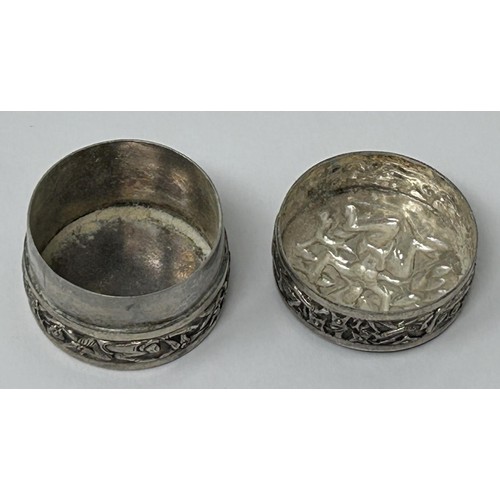 42 - An Indian silver coloured metal pill box, decorated a figure, 19.2 g