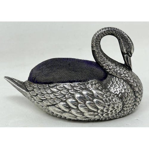 54 - An Edward VII silver novelty pin cushion, in the form of a swan, Birmingham 1906, 39 g