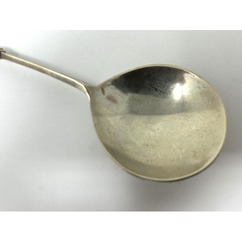 100 - A 19th century French silver spoon, with a lion finial, 30 g