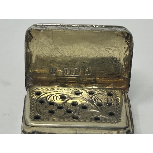 116 - A 19th century silver vinaigrette, 6.2 g