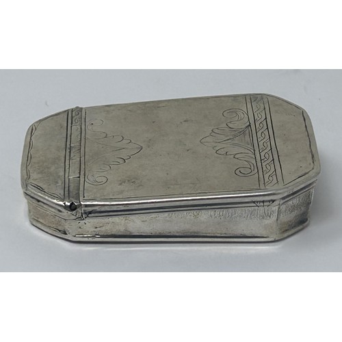 118 - An 18th century silver snuff box, marks rubbed, 48.7 g