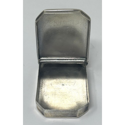 118 - An 18th century silver snuff box, marks rubbed, 48.7 g