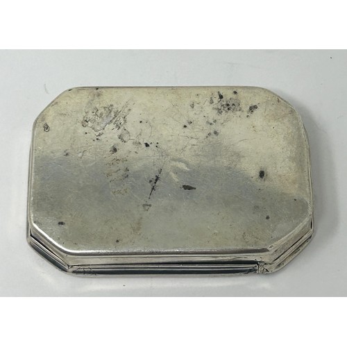 118 - An 18th century silver snuff box, marks rubbed, 48.7 g