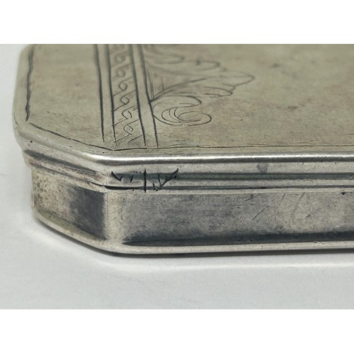 118 - An 18th century silver snuff box, marks rubbed, 48.7 g