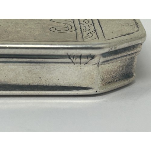 118 - An 18th century silver snuff box, marks rubbed, 48.7 g