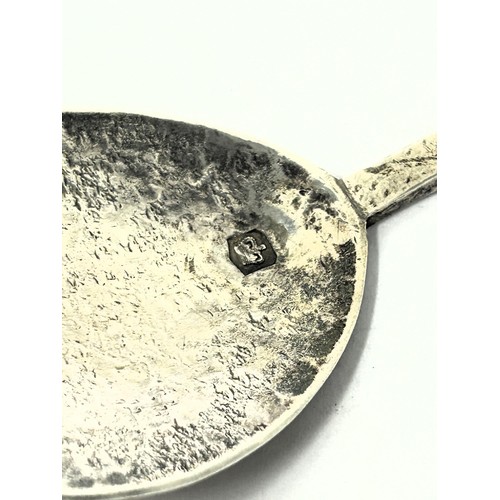 125 - An Elizabeth II silver seal top style spoon, 23 g