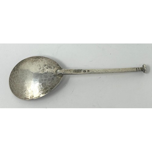 125 - An Elizabeth II silver seal top style spoon, 23 g