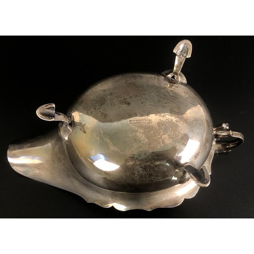 161 - A George V silver sauce boat, Birmingham 1911, 4.94 ozt