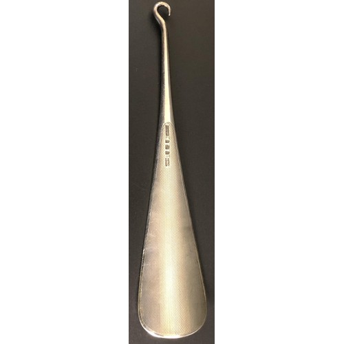 174 - A George V silver shoehorn, London 1913, 2.29 ozt