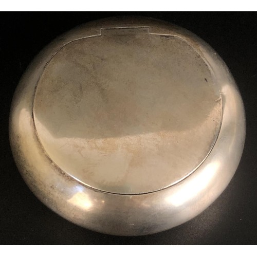 175 - A Chinese silver coloured metal snuff box, Wang Hing, 7 cm diameter