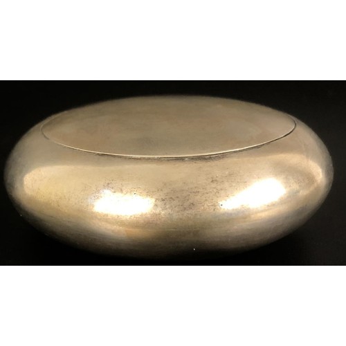 175 - A Chinese silver coloured metal snuff box, Wang Hing, 7 cm diameter