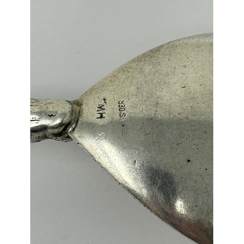 195 - A silver coloured metal caddy spoon, 4 g