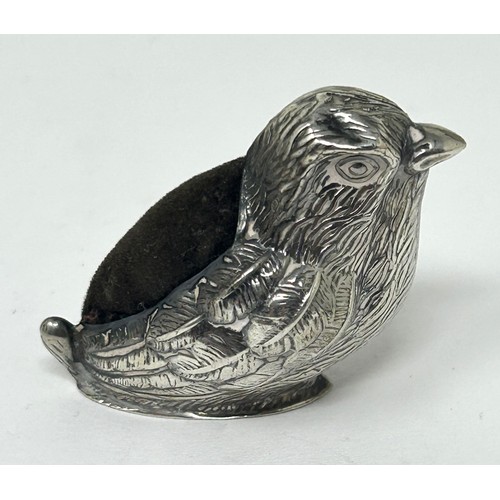 220 - An Edward VII novelty silver pin cushion, in the form of a chick, Birmingham 1906