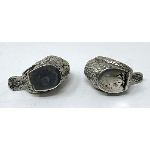 224 - A pair of Continental silver coloured metal novelty salts, in the form of chicks, 60.8 g (2)