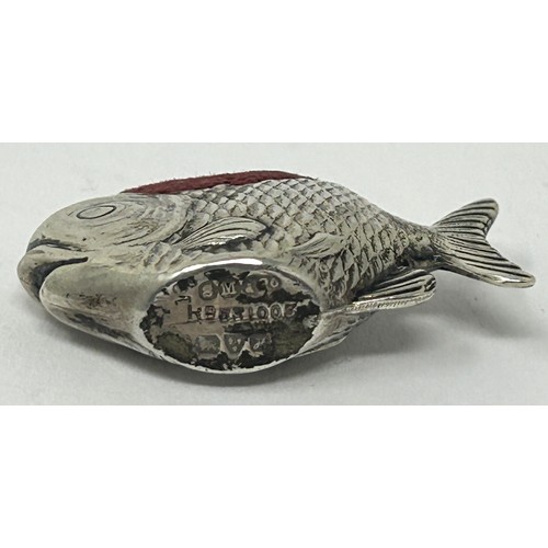 228 - A novelty silver pin cushion, in the form of a fish, Birmingham 1908