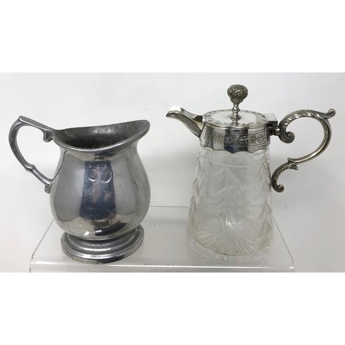 53 - A George V silver sugar bowl, 5.1 ozt, two silver plated cream jugs, a silver coloured metal abacus,... 