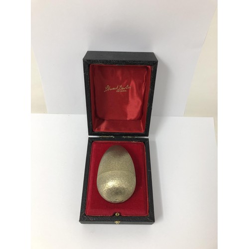 79 - A silver gilt Easter egg, by Stuart Devlin, No 161, London 1979, 4.0 ozt, cased, with receipt