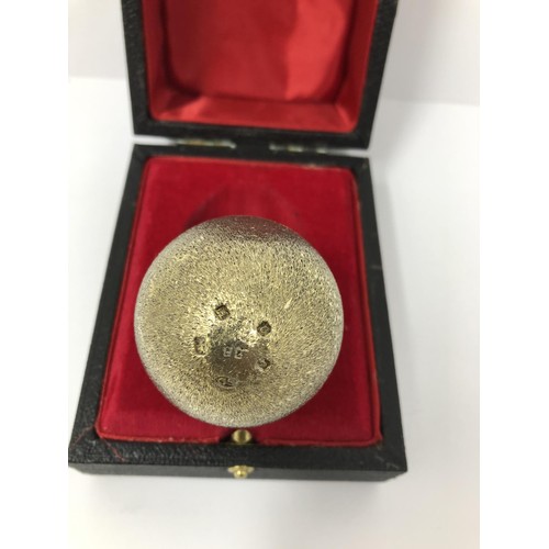 79 - A silver gilt Easter egg, by Stuart Devlin, No 161, London 1979, 4.0 ozt, cased, with receipt