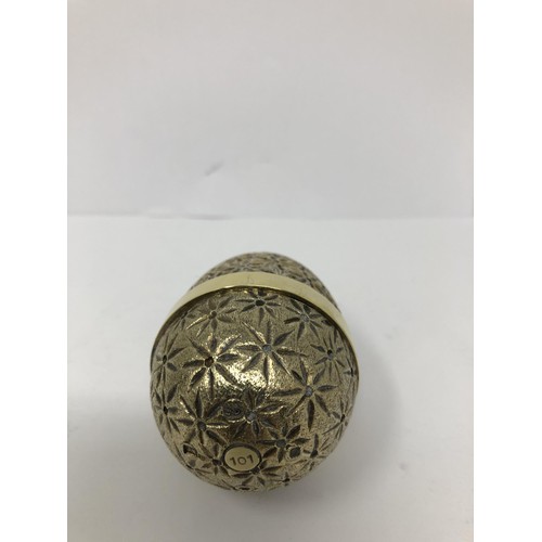 83 - A silver gilt Easter egg, by Stuart Devlin, No 101, cased with receipt, 5.75 ozt