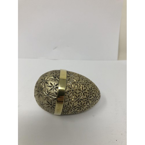 83 - A silver gilt Easter egg, by Stuart Devlin, No 101, cased with receipt, 5.75 ozt