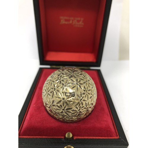 83 - A silver gilt Easter egg, by Stuart Devlin, No 101, cased with receipt, 5.75 ozt