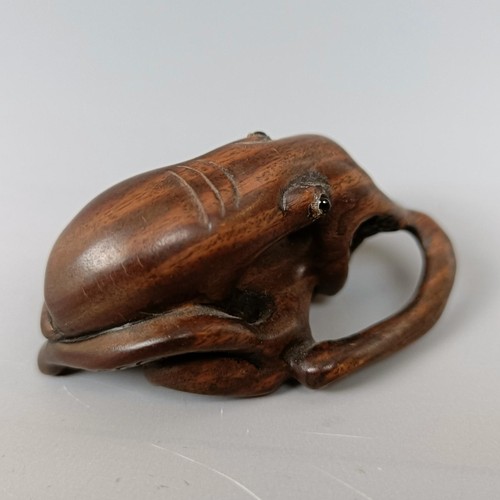 1087 - A carved wooden netsuke, in the form of an octopus, 5 cm wide and a carved wooden netsuke, in the fo... 