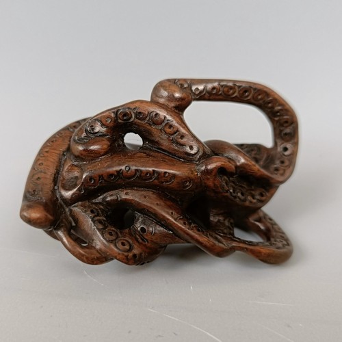 1087 - A carved wooden netsuke, in the form of an octopus, 5 cm wide and a carved wooden netsuke, in the fo... 