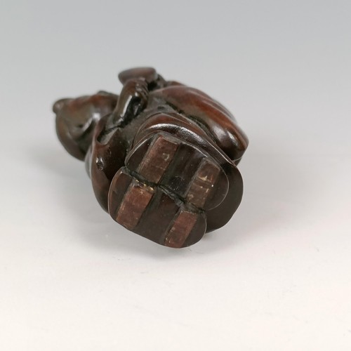 1087 - A carved wooden netsuke, in the form of an octopus, 5 cm wide and a carved wooden netsuke, in the fo... 