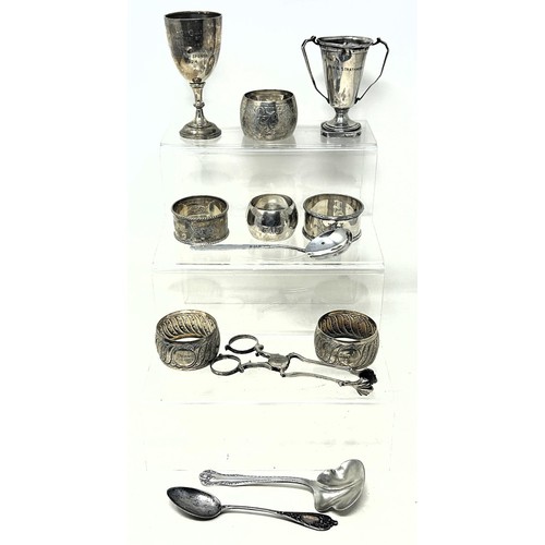 121 - A George V silver goblet, a trophy cup, 2.1 ozt, assorted napkin rings and other items (box)